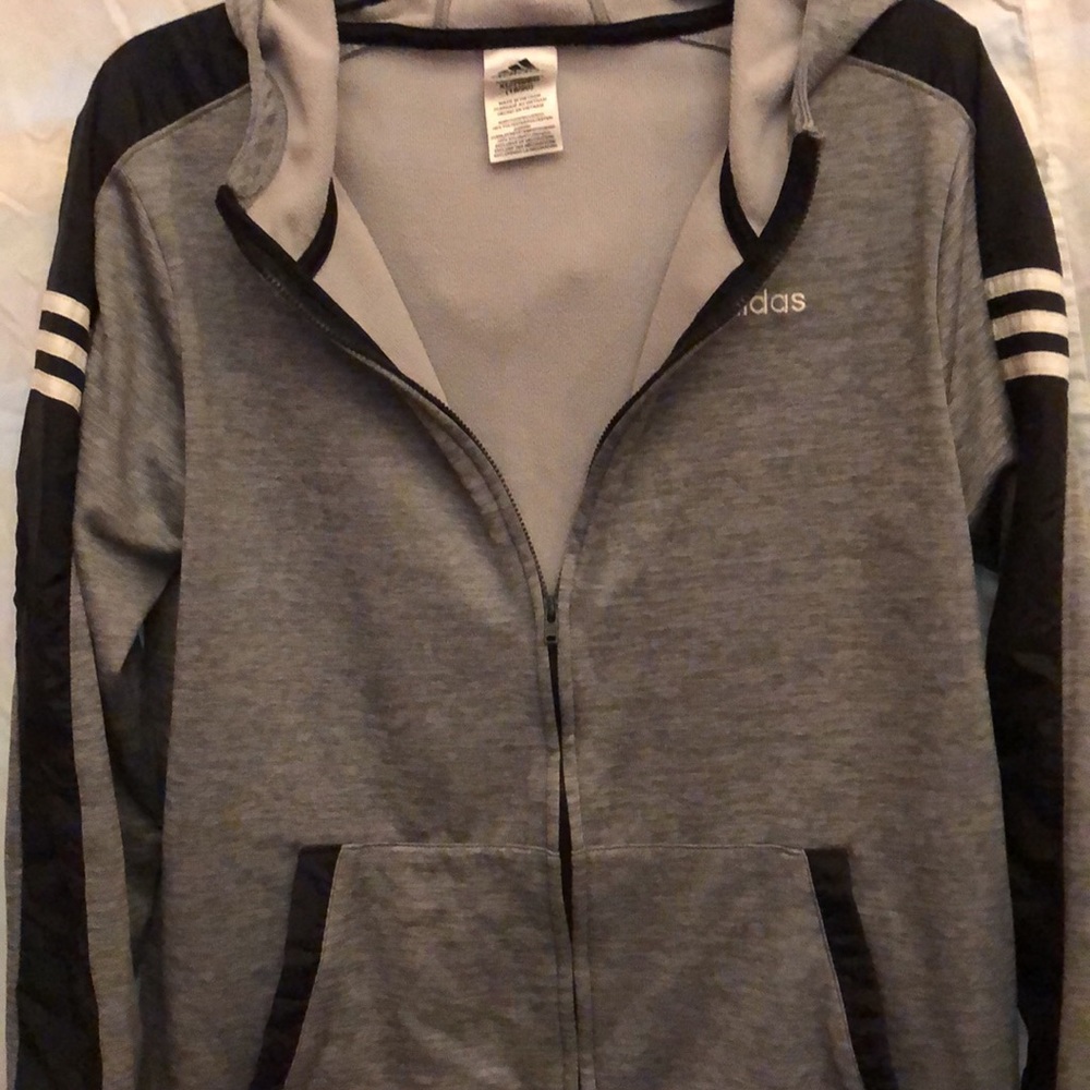 ADIDAS BOYS ZIP UP HOODIE. XL